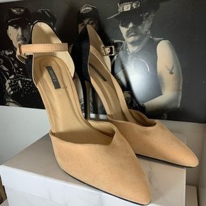 Nude/Black two toned heel
